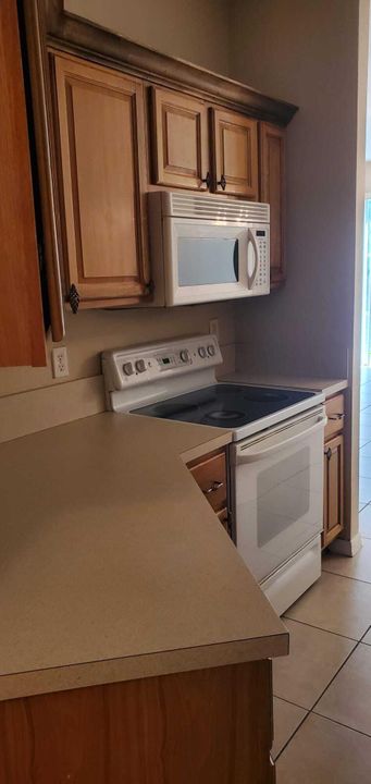 Recently Rented: $2,000 (3 beds, 2 baths, 1309 Square Feet)