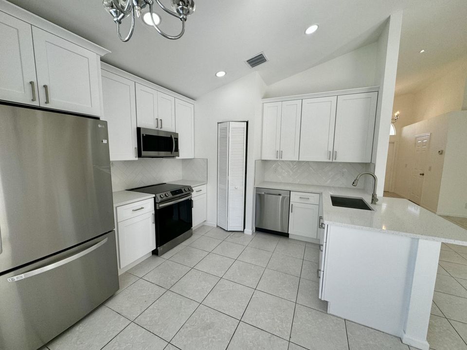 Active With Contract: $2,750 (3 beds, 2 baths, 1302 Square Feet)