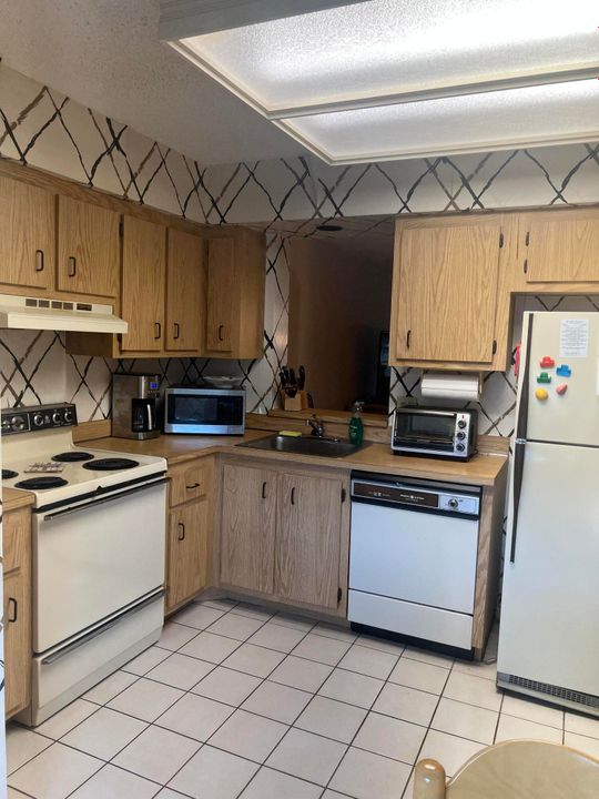 For Sale: $115,000 (2 beds, 2 baths, 1006 Square Feet)