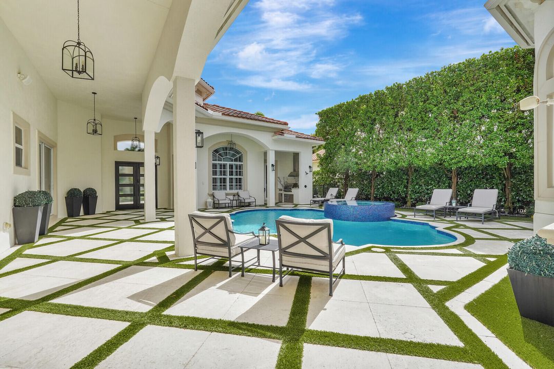 Active With Contract: $4,800,000 (4 beds, 4 baths, 4102 Square Feet)