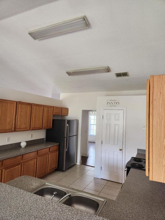 Active With Contract: $2,500 (4 beds, 2 baths, 2548 Square Feet)