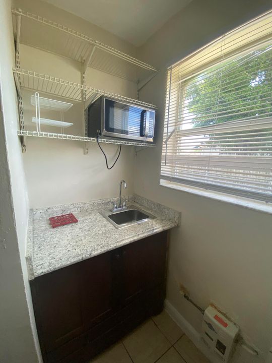 Active With Contract: $950 (0 beds, 1 baths, 350 Square Feet)