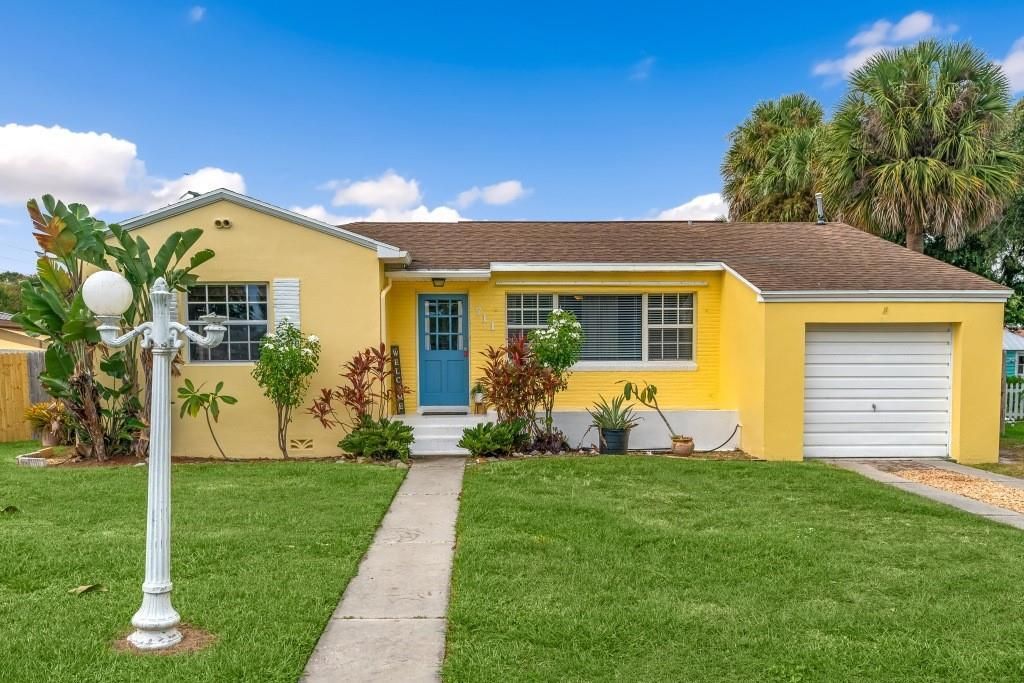 Recently Sold: $260,000 (2 beds, 1 baths, 1183 Square Feet)