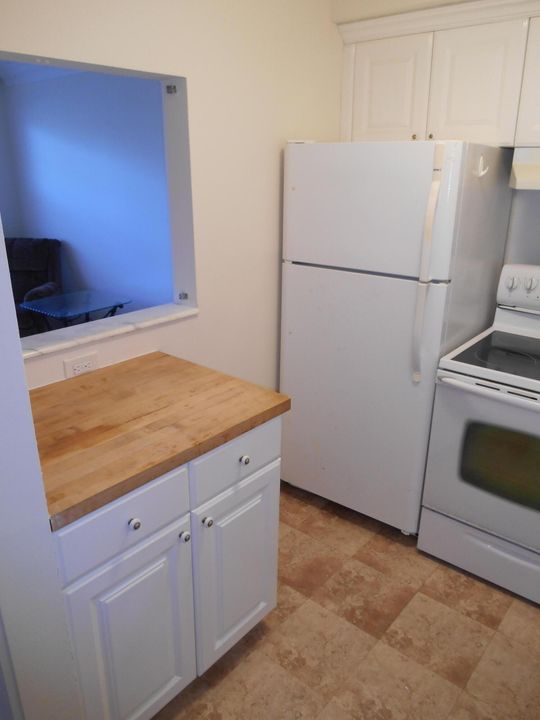 For Sale: $109,900 (1 beds, 1 baths, 765 Square Feet)