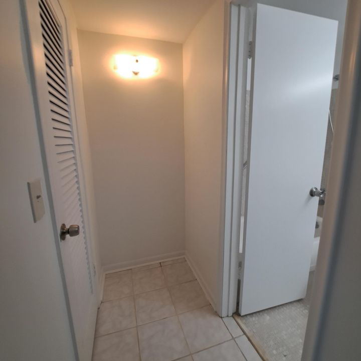 For Sale: $112,500 (1 beds, 1 baths, 684 Square Feet)