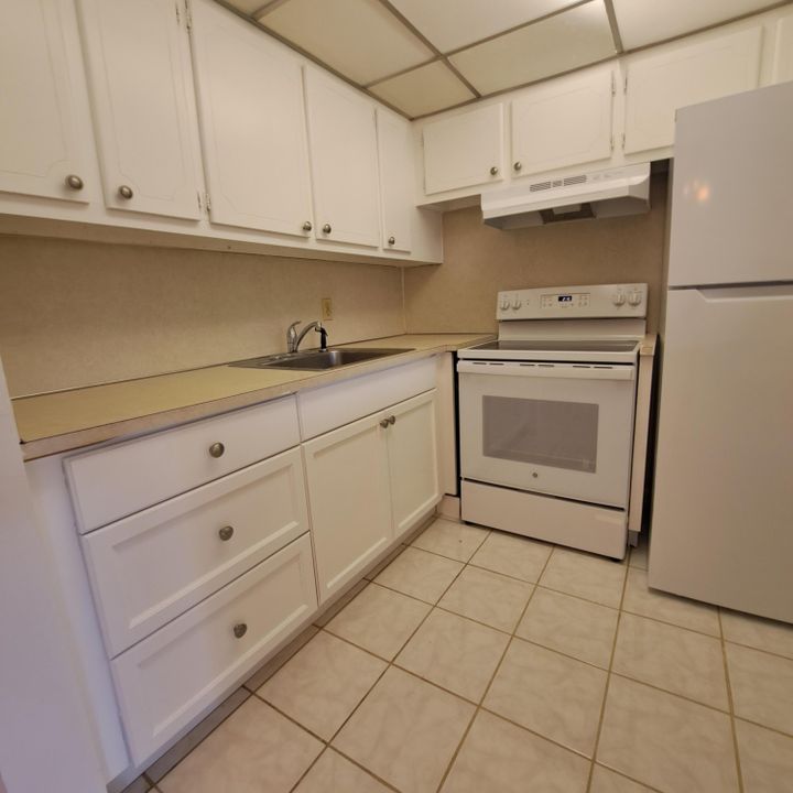 For Sale: $112,500 (1 beds, 1 baths, 684 Square Feet)