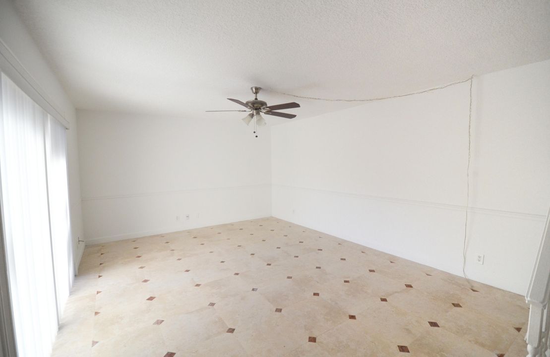 Active With Contract: $2,350 (2 beds, 2 baths, 1232 Square Feet)
