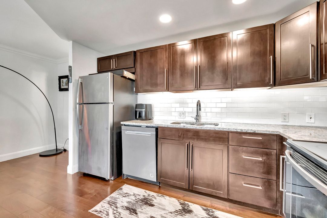For Sale: $138,000 (1 beds, 1 baths, 720 Square Feet)