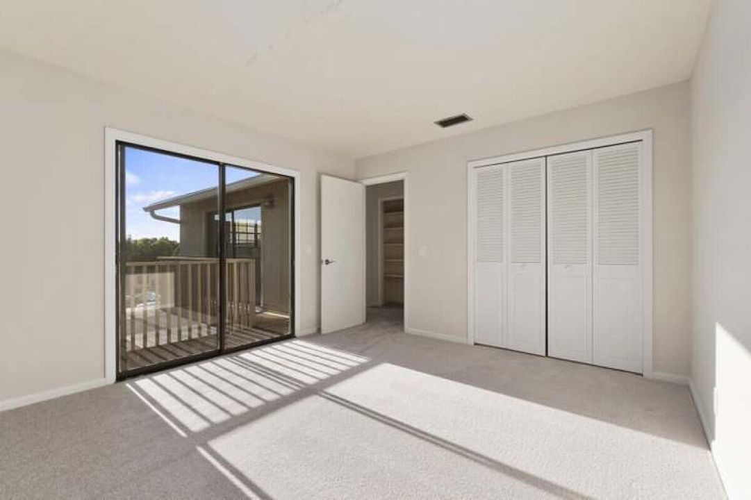 Active With Contract: $290,000 (2 beds, 2 baths, 1384 Square Feet)