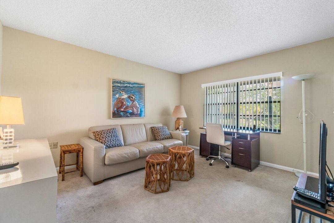 Active With Contract: $1,000 (2 beds, 2 baths, 1383 Square Feet)