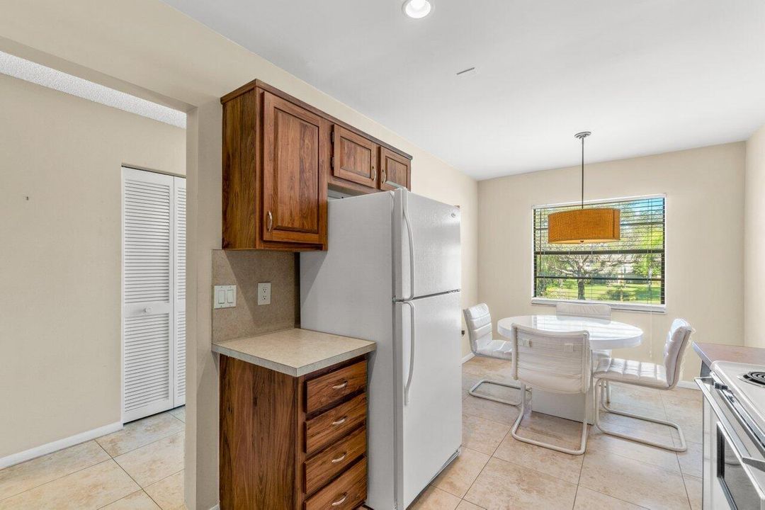 Active With Contract: $1,000 (2 beds, 2 baths, 1383 Square Feet)