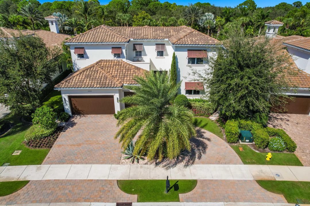 Recently Sold: $6,250,000 (4 beds, 4 baths, 5151 Square Feet)