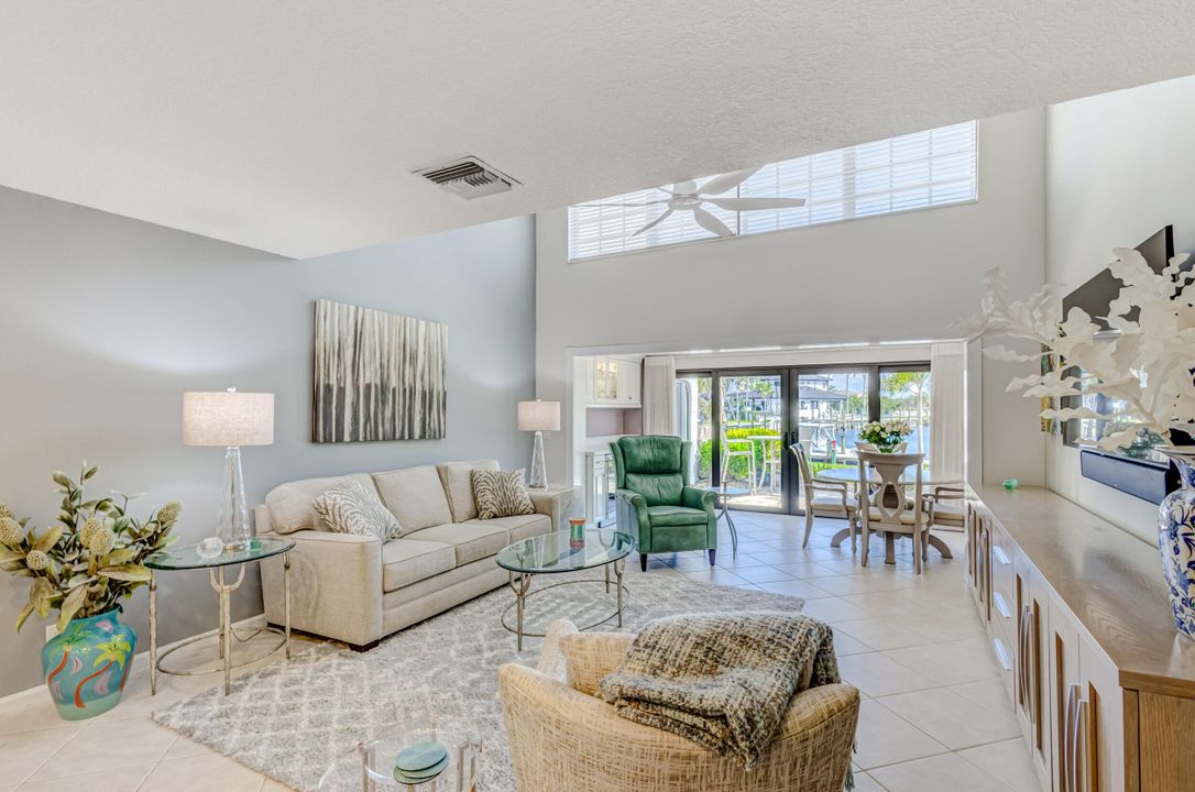 Active With Contract: $3,950 (2 beds, 2 baths, 1400 Square Feet)