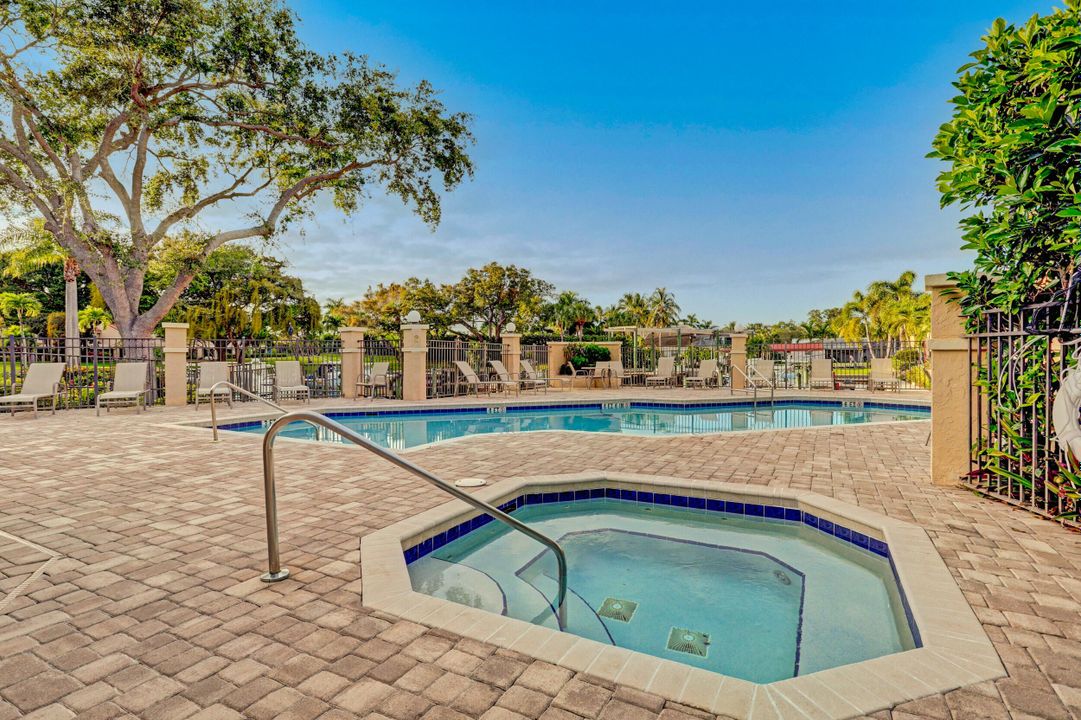Active With Contract: $3,950 (2 beds, 2 baths, 1400 Square Feet)