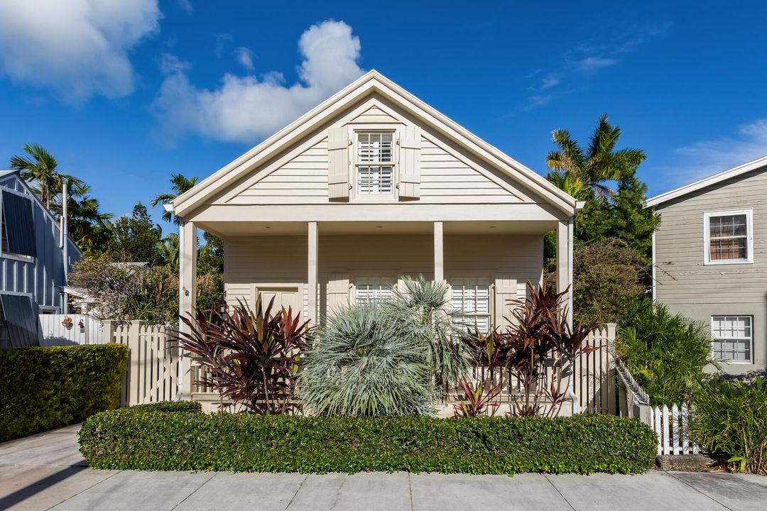 Recently Sold: $1,500,000 (2 beds, 2 baths, 985 Square Feet)