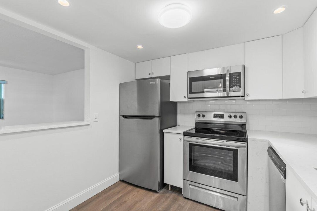 Active With Contract: $114,900 (1 beds, 1 baths, 720 Square Feet)