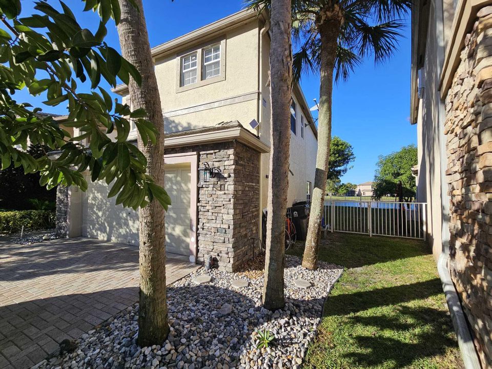 Active With Contract: $3,700 (4 beds, 2 baths, 2028 Square Feet)