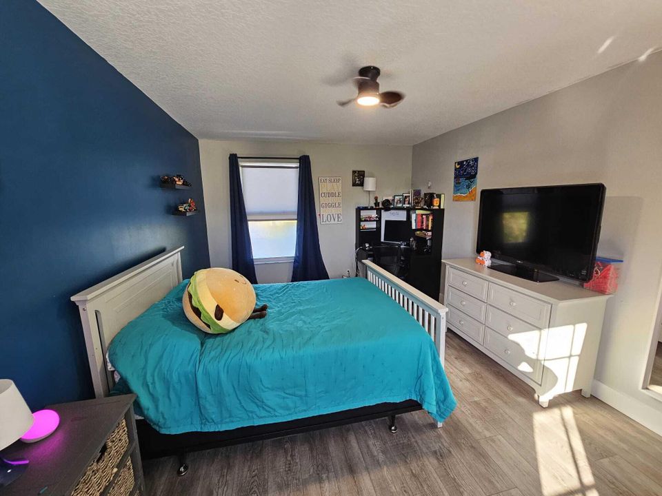 Active With Contract: $3,700 (4 beds, 2 baths, 2028 Square Feet)