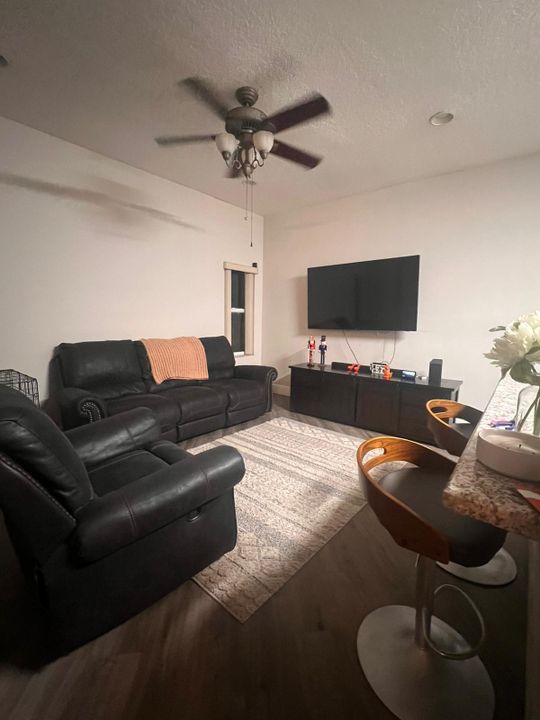 Active With Contract: $3,700 (4 beds, 2 baths, 2028 Square Feet)