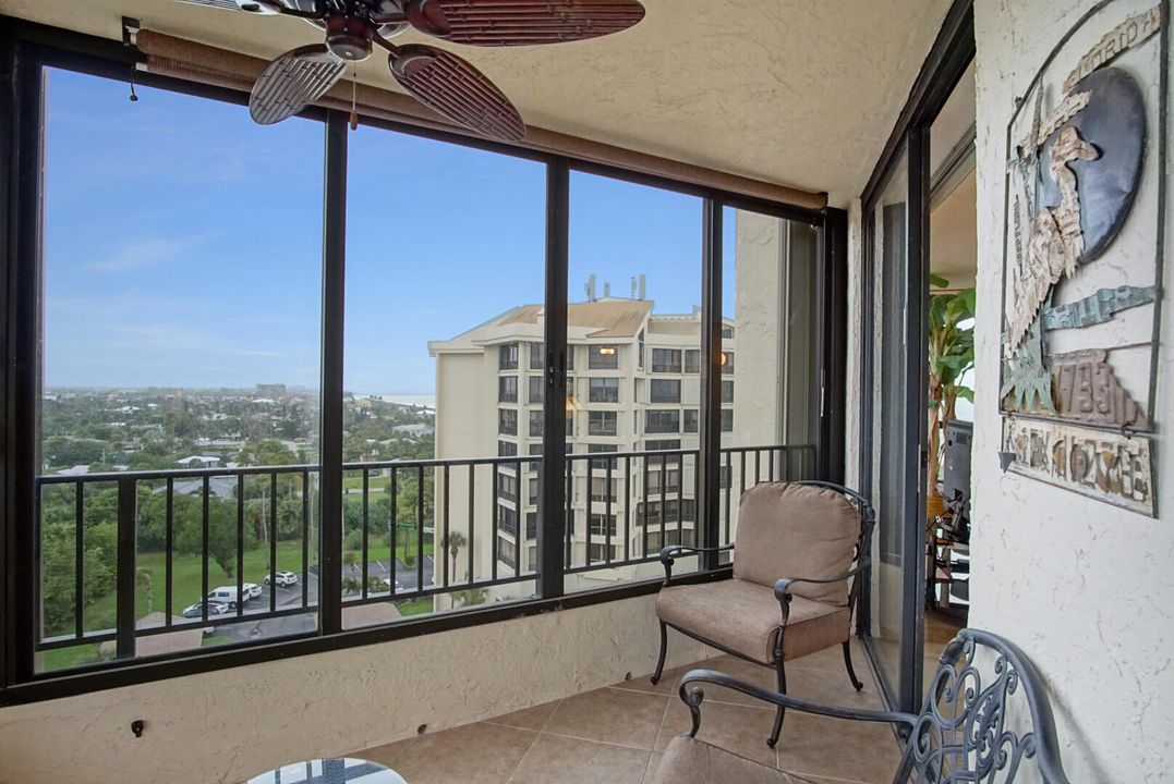 Active With Contract: $349,900 (2 beds, 2 baths, 1297 Square Feet)