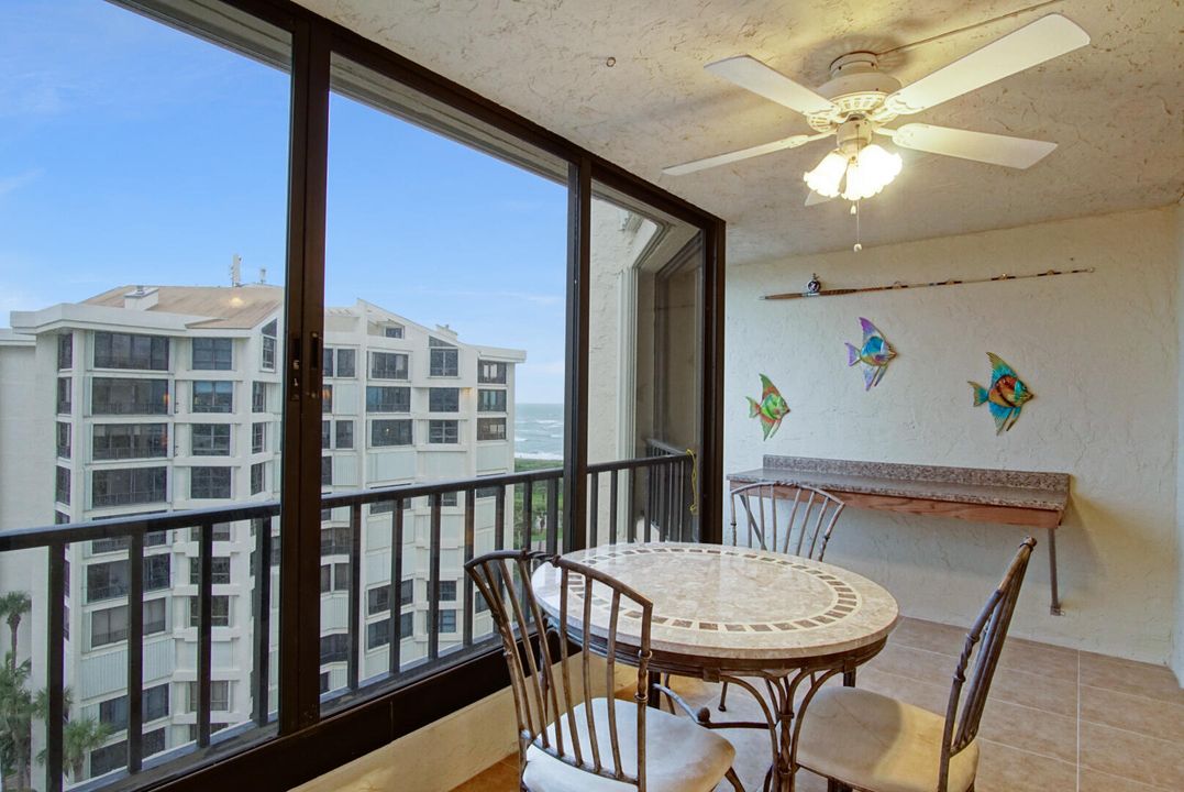 Active With Contract: $349,900 (2 beds, 2 baths, 1297 Square Feet)