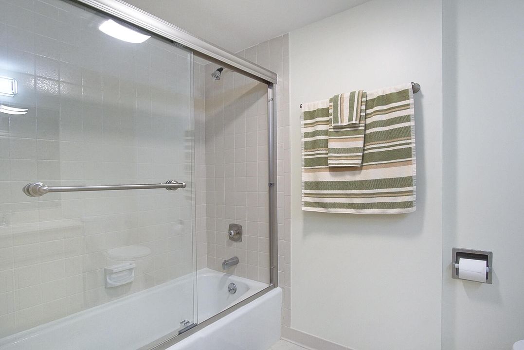 Active With Contract: $349,900 (2 beds, 2 baths, 1297 Square Feet)