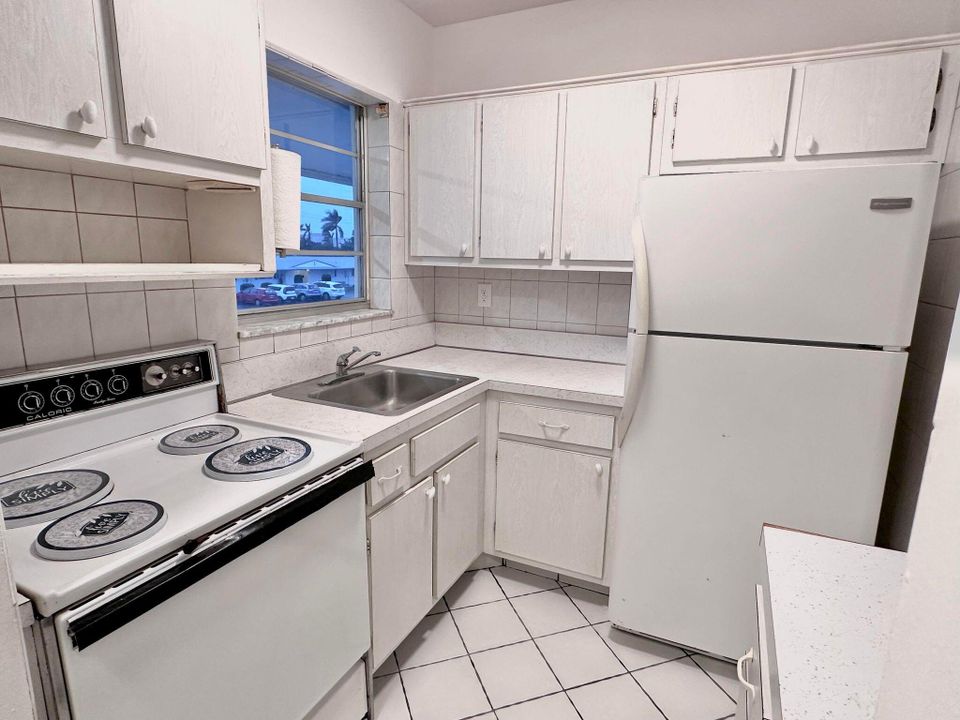 Active With Contract: $95,000 (1 beds, 1 baths, 675 Square Feet)