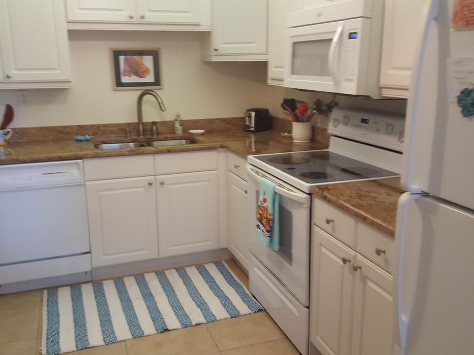 For Rent: $4,500 (2 beds, 2 baths, 1047 Square Feet)