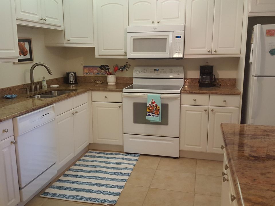 For Rent: $4,500 (2 beds, 2 baths, 1047 Square Feet)