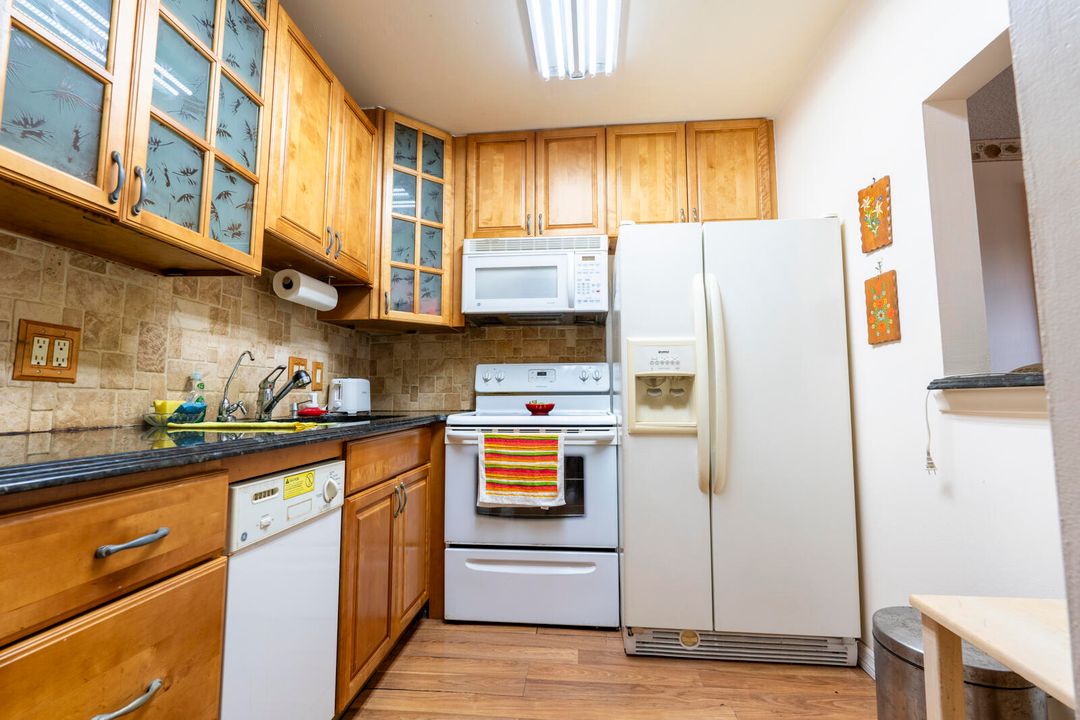 For Sale: $86,300 (1 beds, 1 baths, 570 Square Feet)