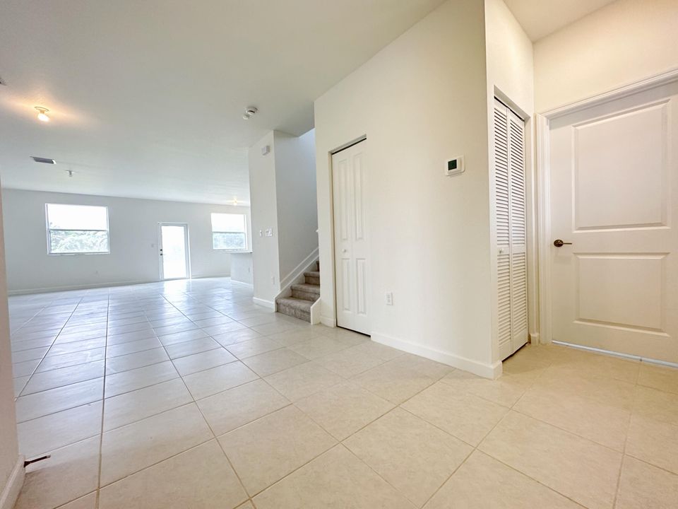 Active With Contract: $3,950 (4 beds, 2 baths, 2500 Square Feet)