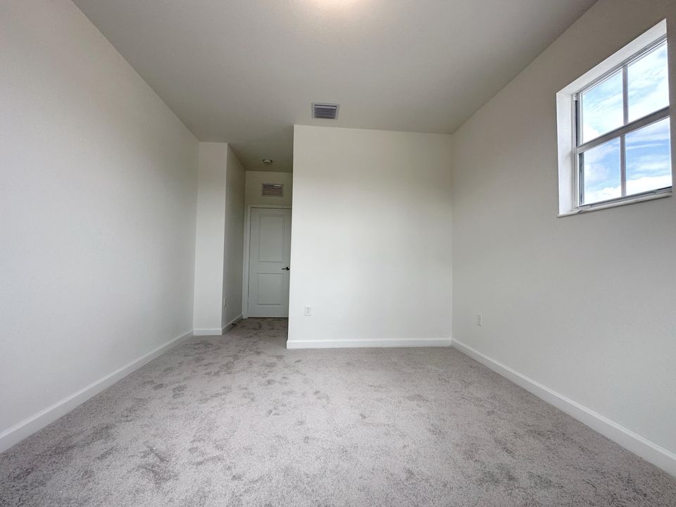 Active With Contract: $3,950 (4 beds, 2 baths, 2500 Square Feet)