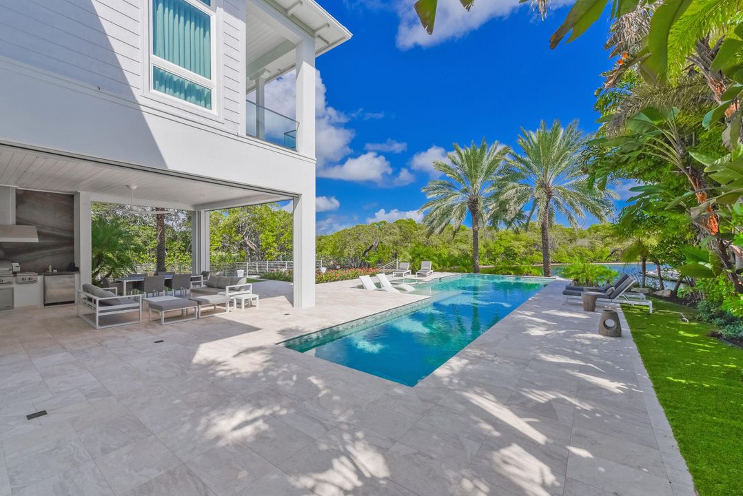 For Sale: $8,995,000 (4 beds, 4 baths, 5683 Square Feet)