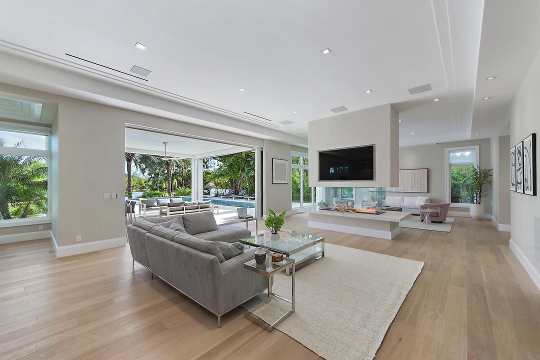 For Sale: $8,995,000 (4 beds, 4 baths, 5683 Square Feet)