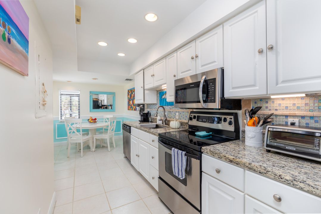 For Sale: $785,000 (2 beds, 1 baths, 1248 Square Feet)