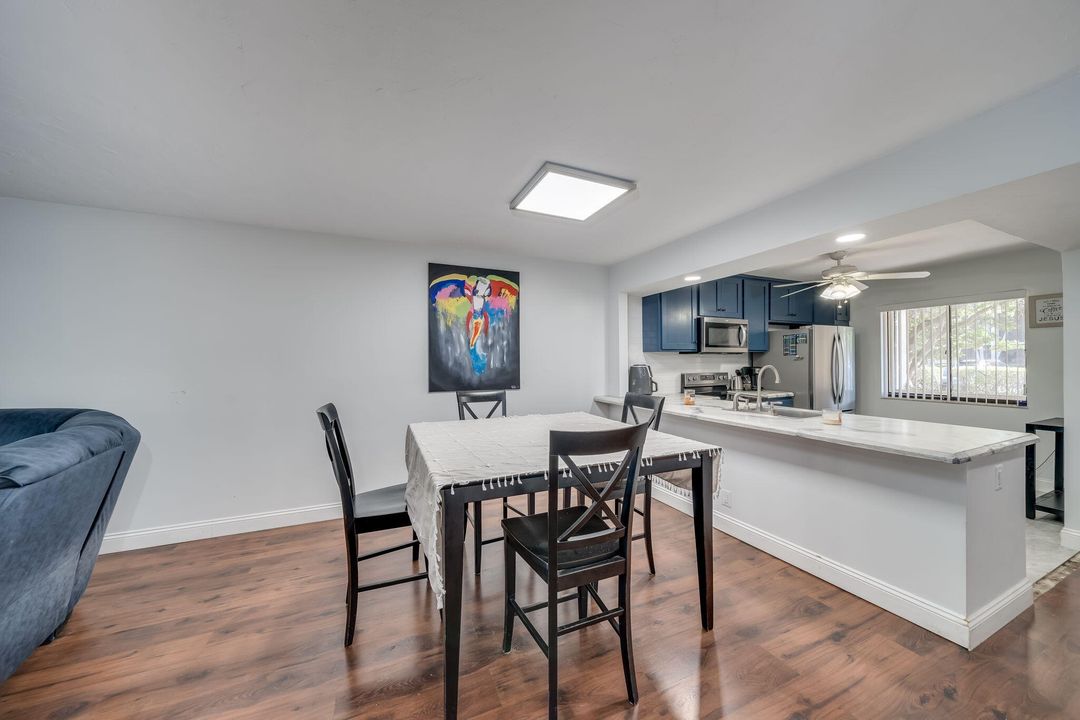Active With Contract: $325,000 (2 beds, 2 baths, 1256 Square Feet)