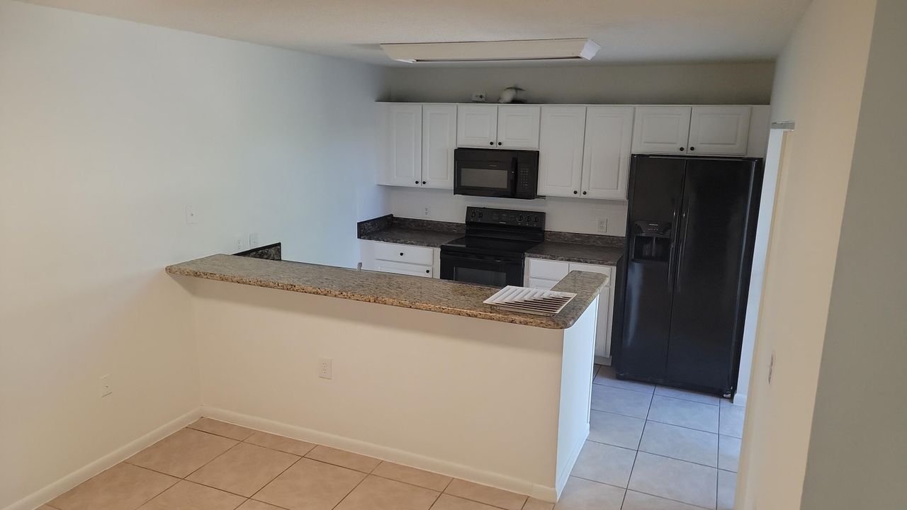 Active With Contract: $2,100 (2 beds, 2 baths, 1236 Square Feet)