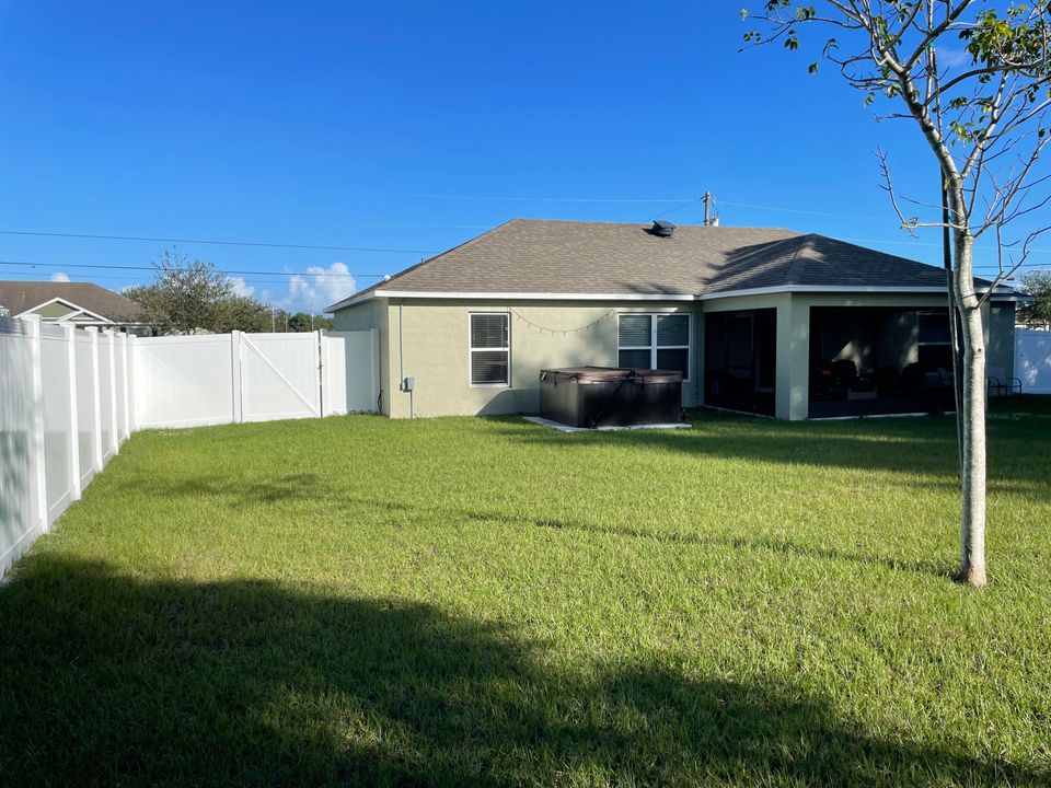 Active With Contract: $2,500 (3 beds, 2 baths, 1410 Square Feet)