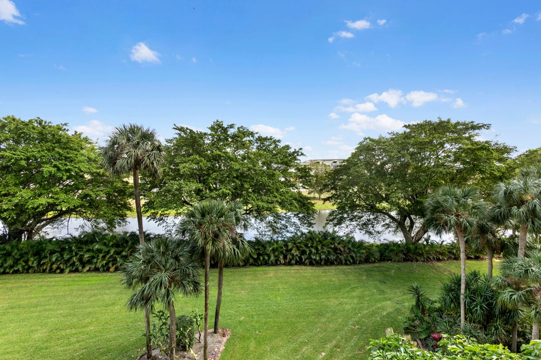 For Sale: $419,000 (2 beds, 2 baths, 1855 Square Feet)