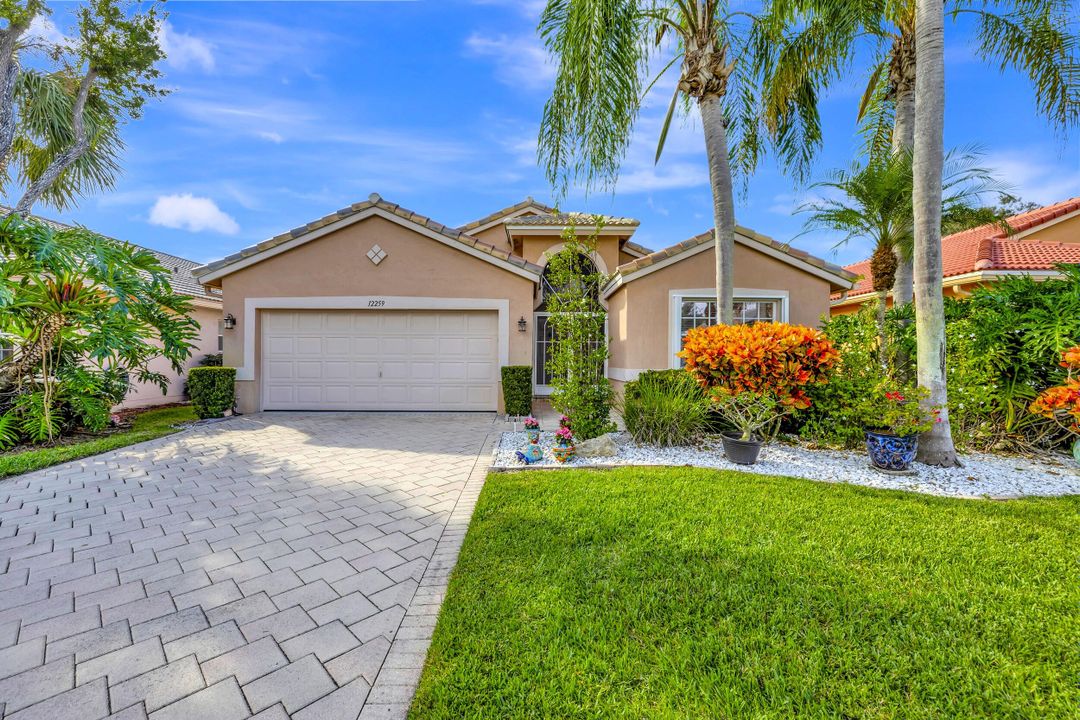 最近售出: $479,900 (3 贝兹, 2 浴室, 1964 平方英尺)