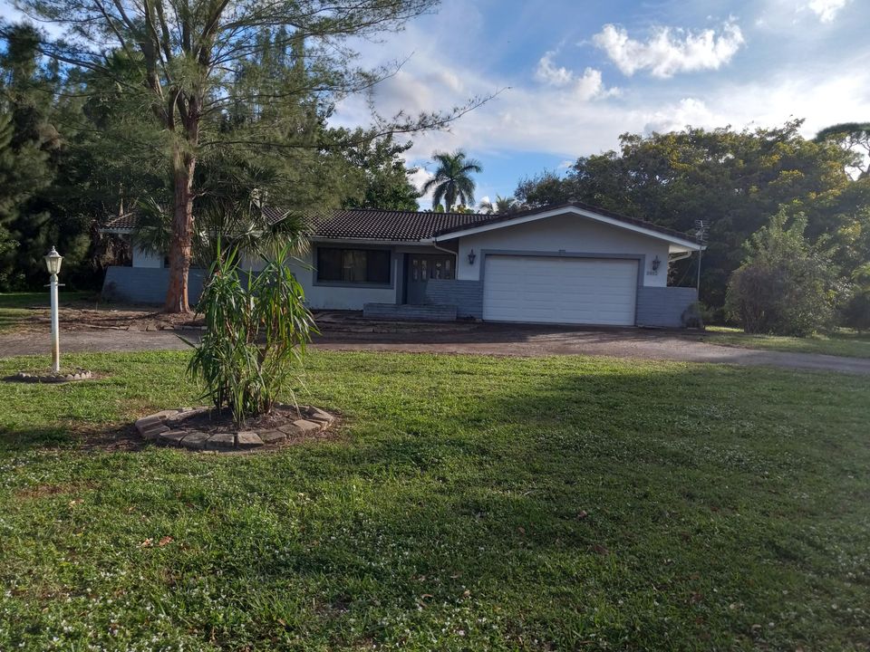 Recently Sold: $940,000 (3 beds, 2 baths, 2252 Square Feet)