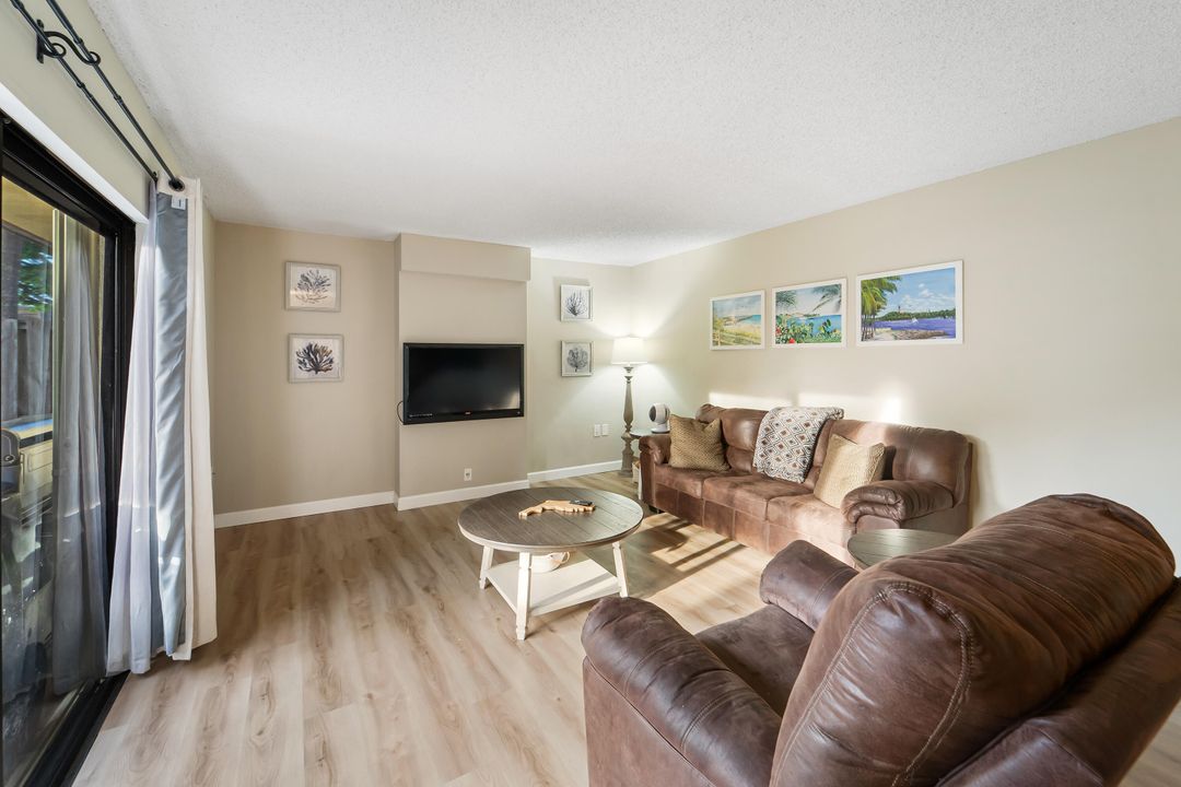 Active With Contract: $347,900 (2 beds, 2 baths, 1236 Square Feet)