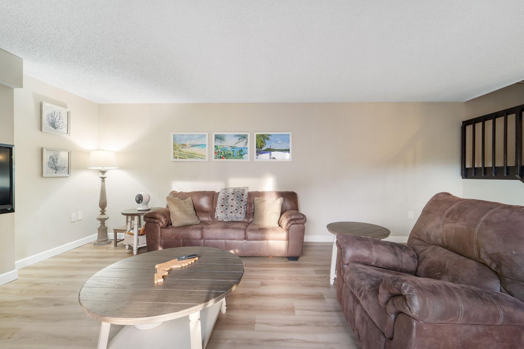 Active With Contract: $347,900 (2 beds, 2 baths, 1236 Square Feet)