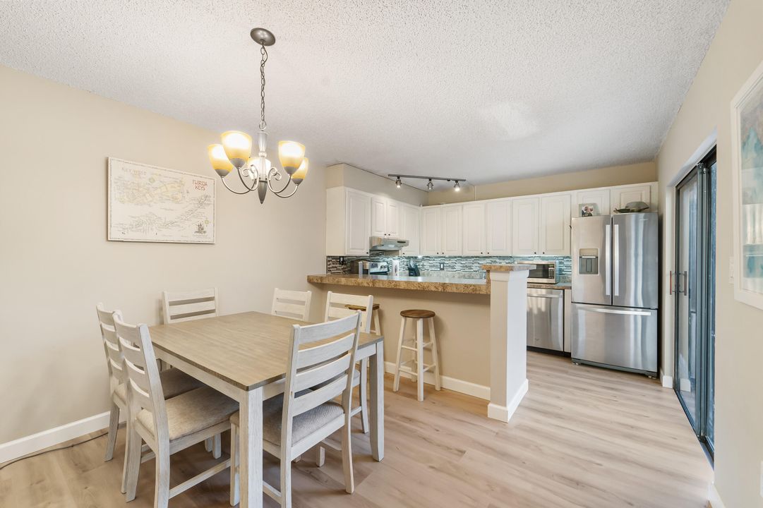 Active With Contract: $347,900 (2 beds, 2 baths, 1236 Square Feet)