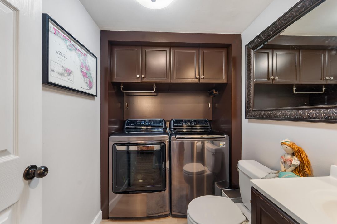Active With Contract: $347,900 (2 beds, 2 baths, 1236 Square Feet)