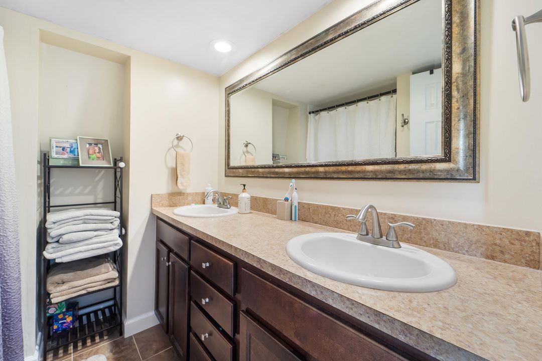 Active With Contract: $347,900 (2 beds, 2 baths, 1236 Square Feet)