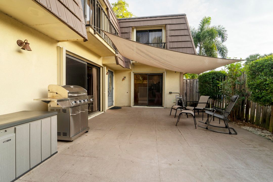 Active With Contract: $347,900 (2 beds, 2 baths, 1236 Square Feet)