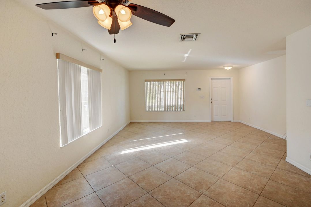 Active With Contract: $3,200 (4 beds, 2 baths, 2672 Square Feet)