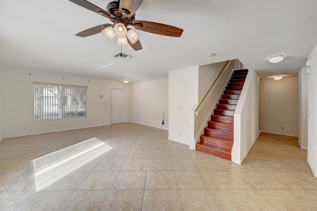 Active With Contract: $3,200 (4 beds, 2 baths, 2672 Square Feet)