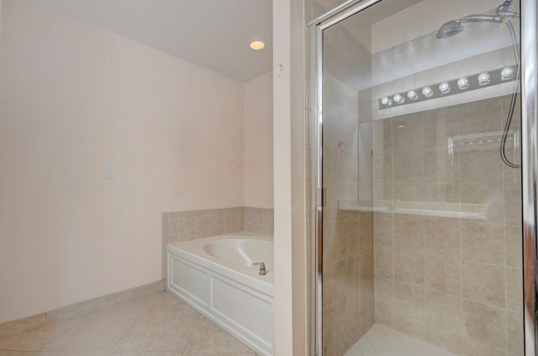 Active With Contract: $3,200 (4 beds, 2 baths, 2672 Square Feet)